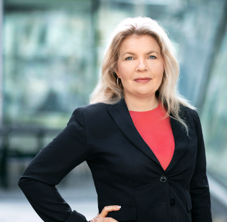 Elin Kebert, Byggfretagen